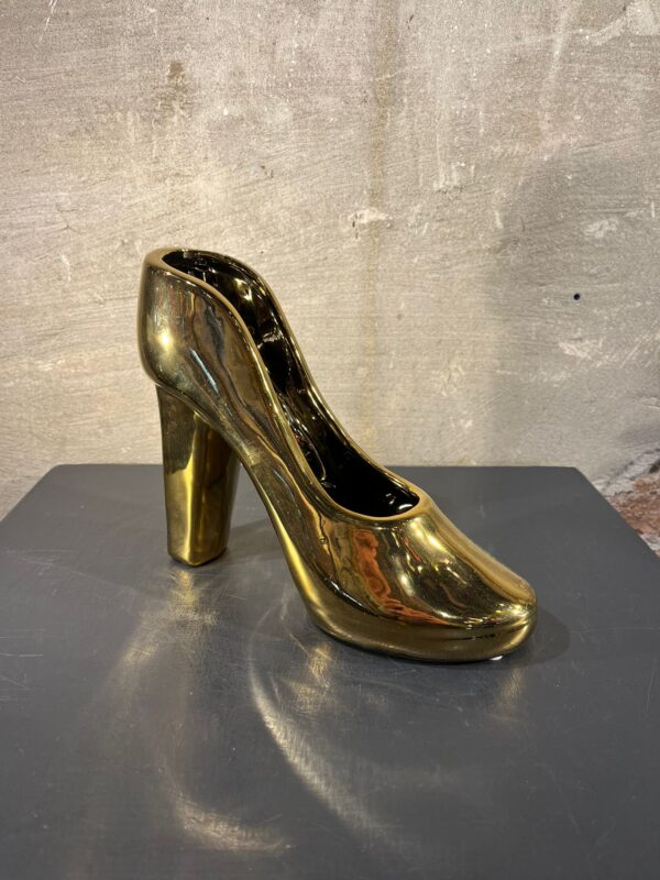 Shoe gold
