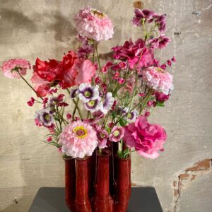 Zijden arrangement met vaas Coral