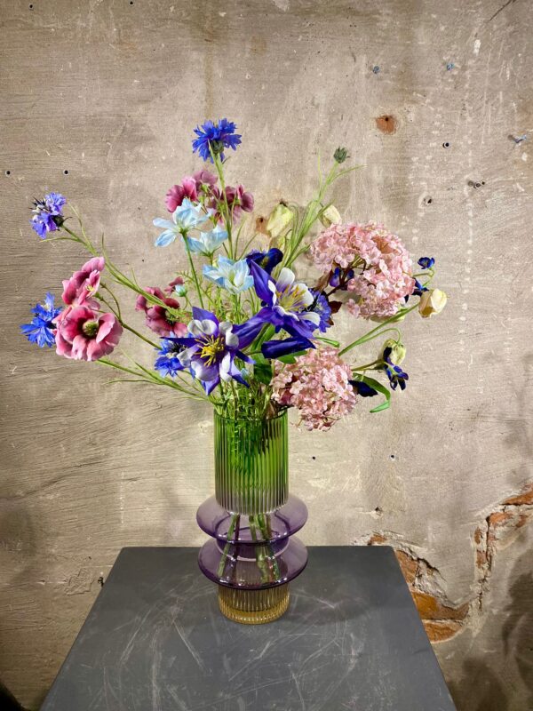 Zijden arrangement kleuren blauw paars groen blauw