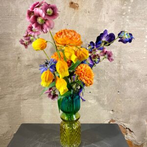 Zijden arrangement kleuren oranje paars blauw geel