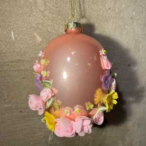 Paashanger ei licht roze met bloemen