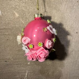 Paashanger ei pink met bloemen
