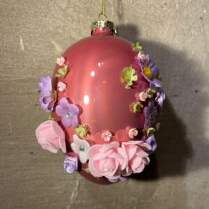 Paashanger ei roze met bloemen