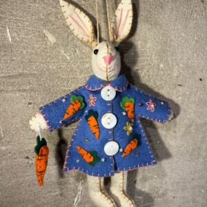 Paashanger haas met blauw jasje