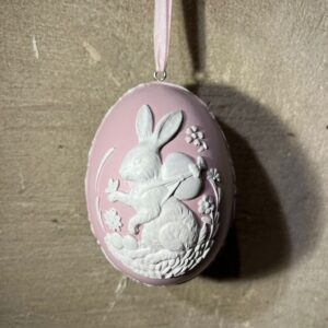 Gedoceerde paashanger ei roze