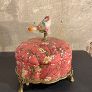 Roze doosje met vogel