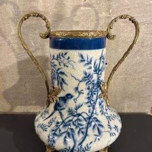 Vaas met vogel op tak